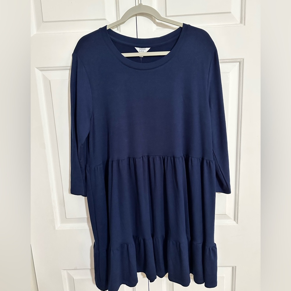 Crown and ivy navy blue dress. Quarter length sleeves